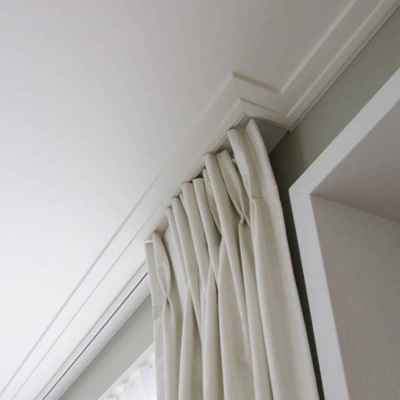 Как резать углы широкого потолочного плинтуса