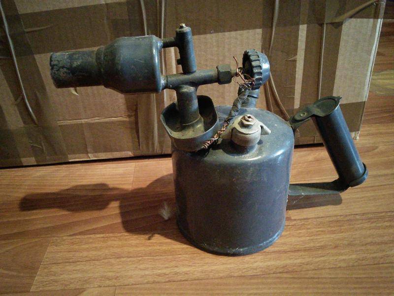 Устройство бензиновой паяльной лампы и инструкция по ее использованию