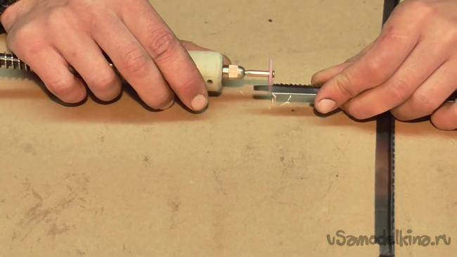 Как закрепляется пилка в зажимах лобзика: ручной или электрический инструмент