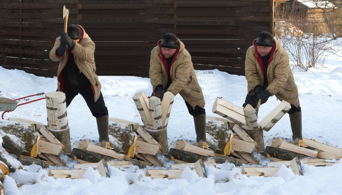 Можно ли на крещение пилить дрова