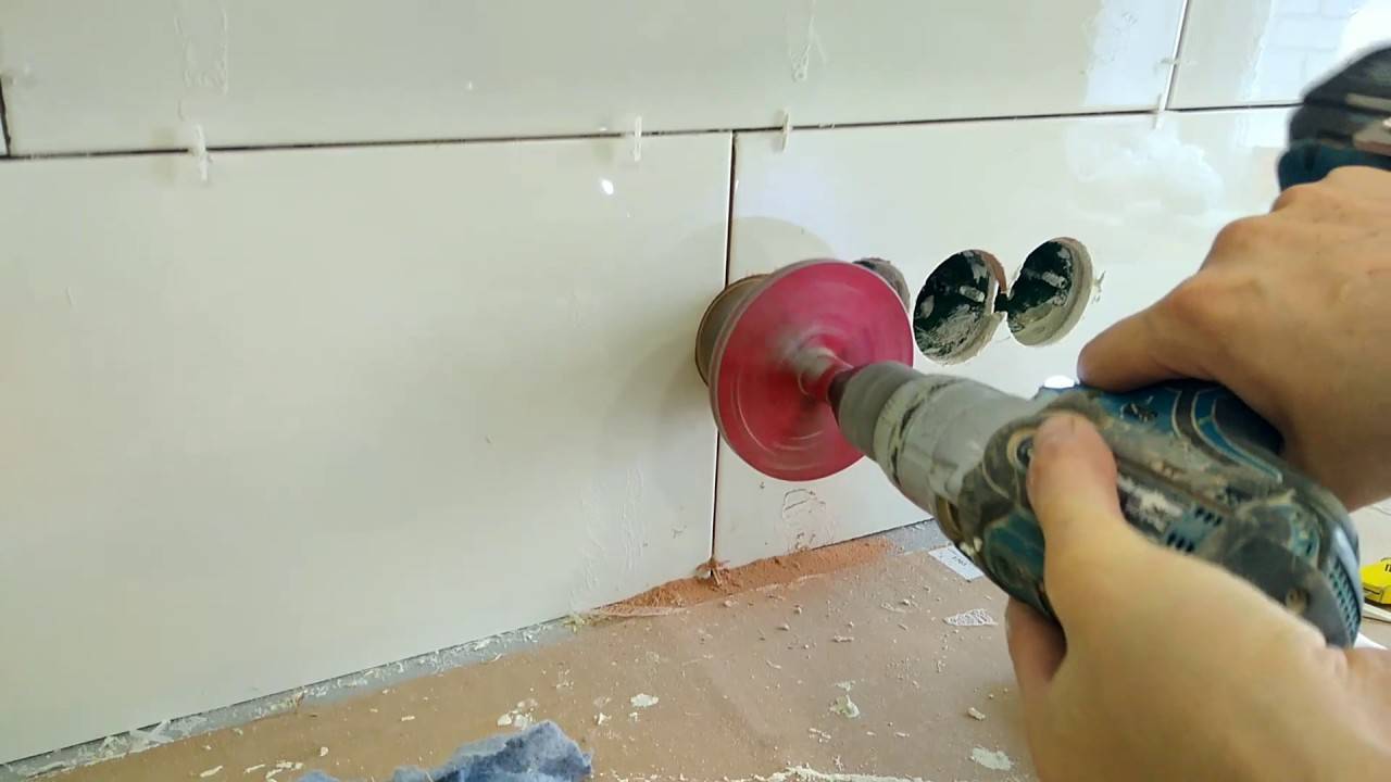 Как просверлить бетонную стену обычной дрелью, шуруповертом или перфоратором в панельном доме: чем сверлить отверстия без пыли и можно ли просверлить в несущей стене