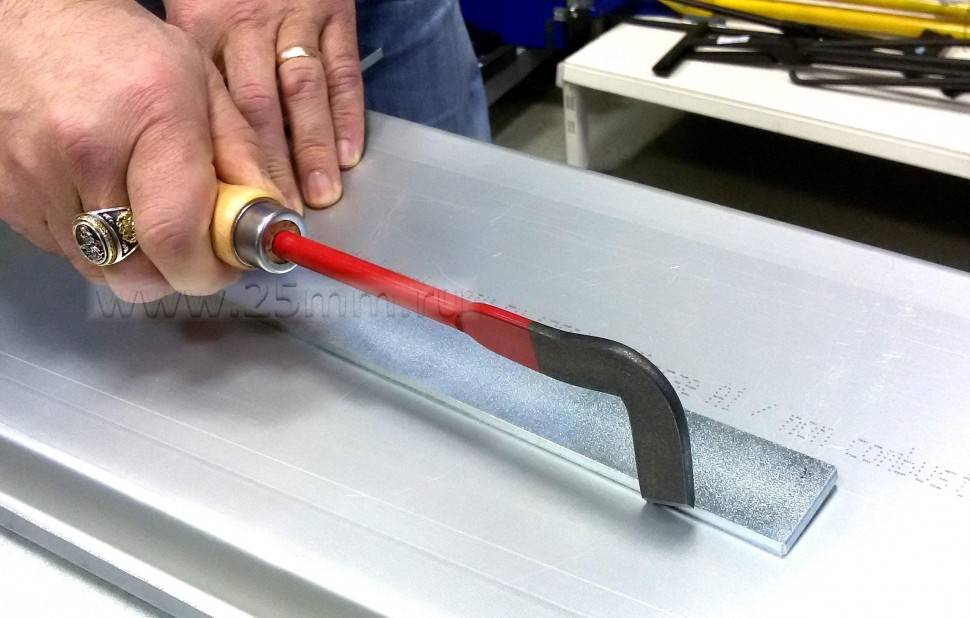 Чем и как правильно резать алюминиевый профиль для гипсокартона