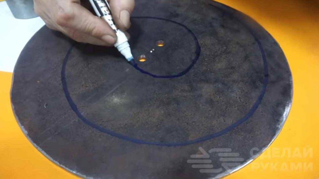 Как вырезать круг из оргстекла?