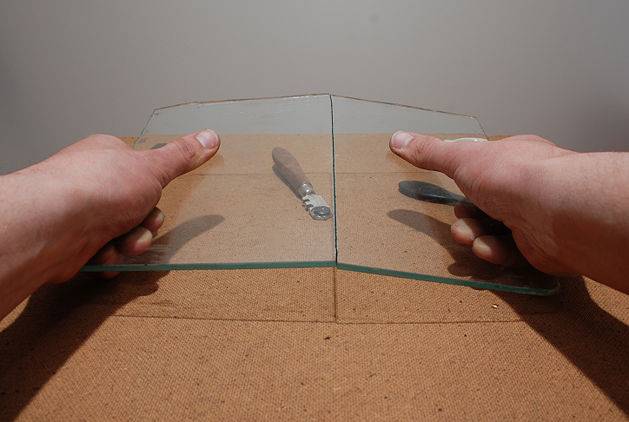 7 способов как без стеклореза разрезать стекло