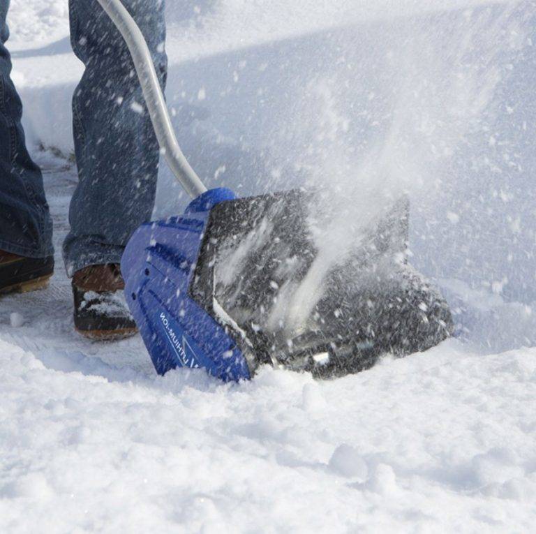 Электролопата для уборки снега: принцип работы, особенности использования