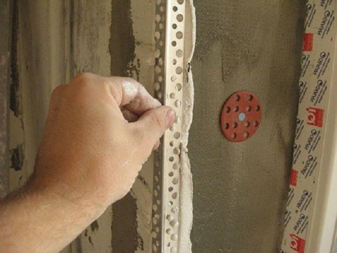 Как установить деревянные уголки на откосы. как вырезать и приклеить уголки на дверные и оконные откосы