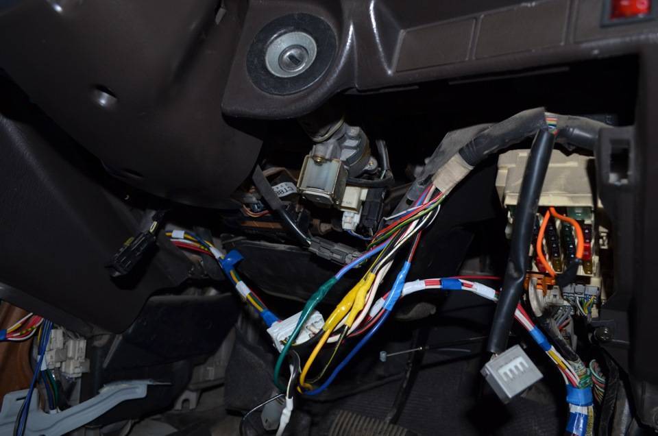 Как отключить сигнализацию aps на машине без брелка чтоб завелся двигатель