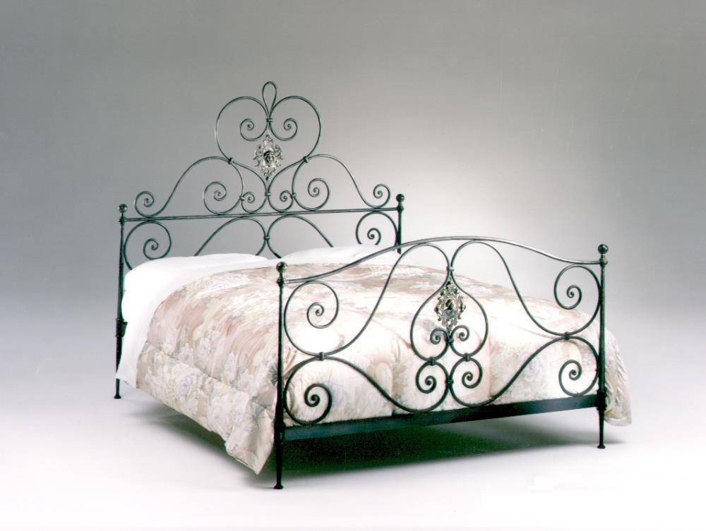 Кованые кровати: фото, виды, цвет, дизайн, изголовье с элементами ковки
