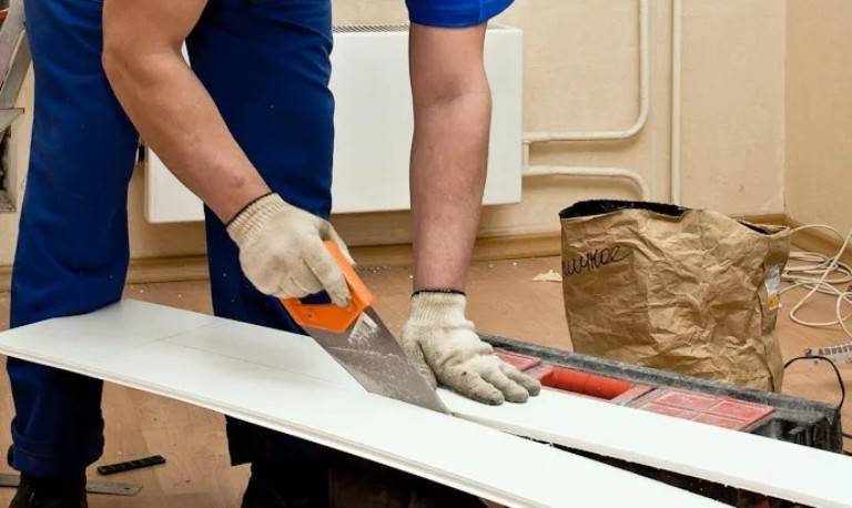 Чем резать пластиковые панели в домашних условиях: как правильно это сделать и какие инструменты использовать