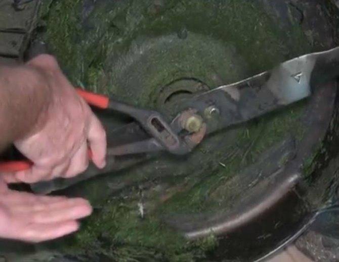 Заточка ножа газонокосилки: как правильно своими руками заточить самостоятельно, как выбрать угол заточки, нужно ли точить нож после покупки газонокосилки