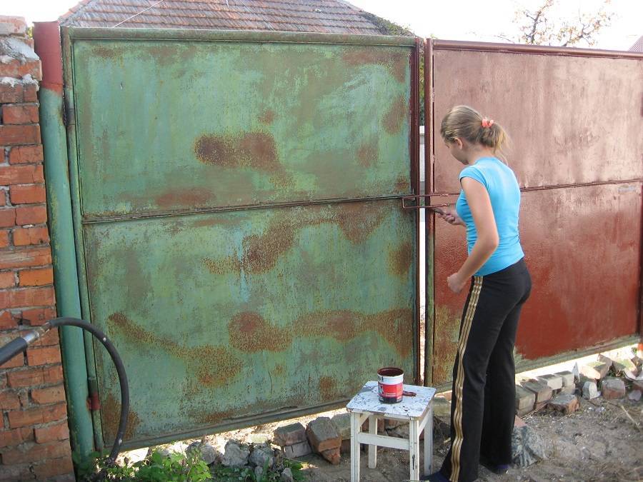 Чем лучше покрасить металлический гараж внутри и снаружи, какой краской и цветом