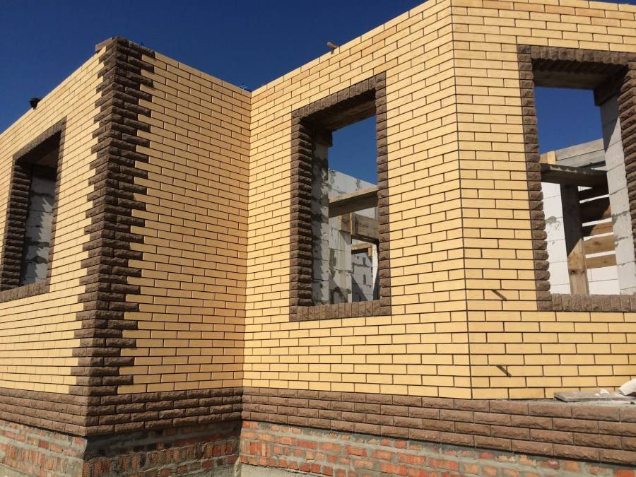 Облицовка фасада дома кирпичом согласно технологии