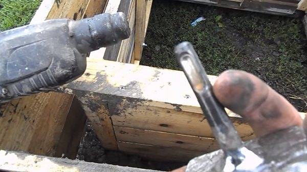 Простой вибратор для уплотнения бетона на перфоратор и дрель – мои инструменты