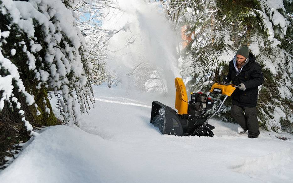 Самоходный бензиновый снегоуборщик лопаты нам больше не нужны