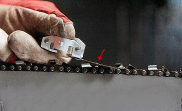 Заточка напильником - как заточить цепь бензопилы при помощи напильника