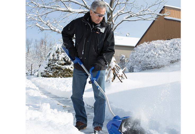 Эффективна ли электролопата при уборке снега? экзотический гаджет или полезный инструмент?