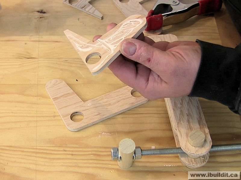 Как сделать простую столярную струбцину своими руками – инструкция