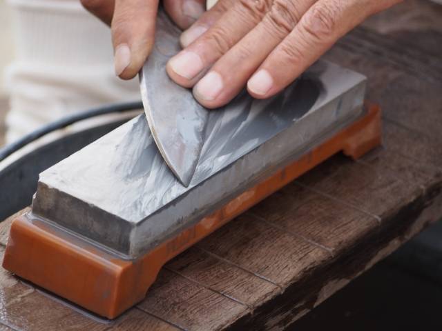 Как наточить нож с помощью точильного камня: 14 шагов