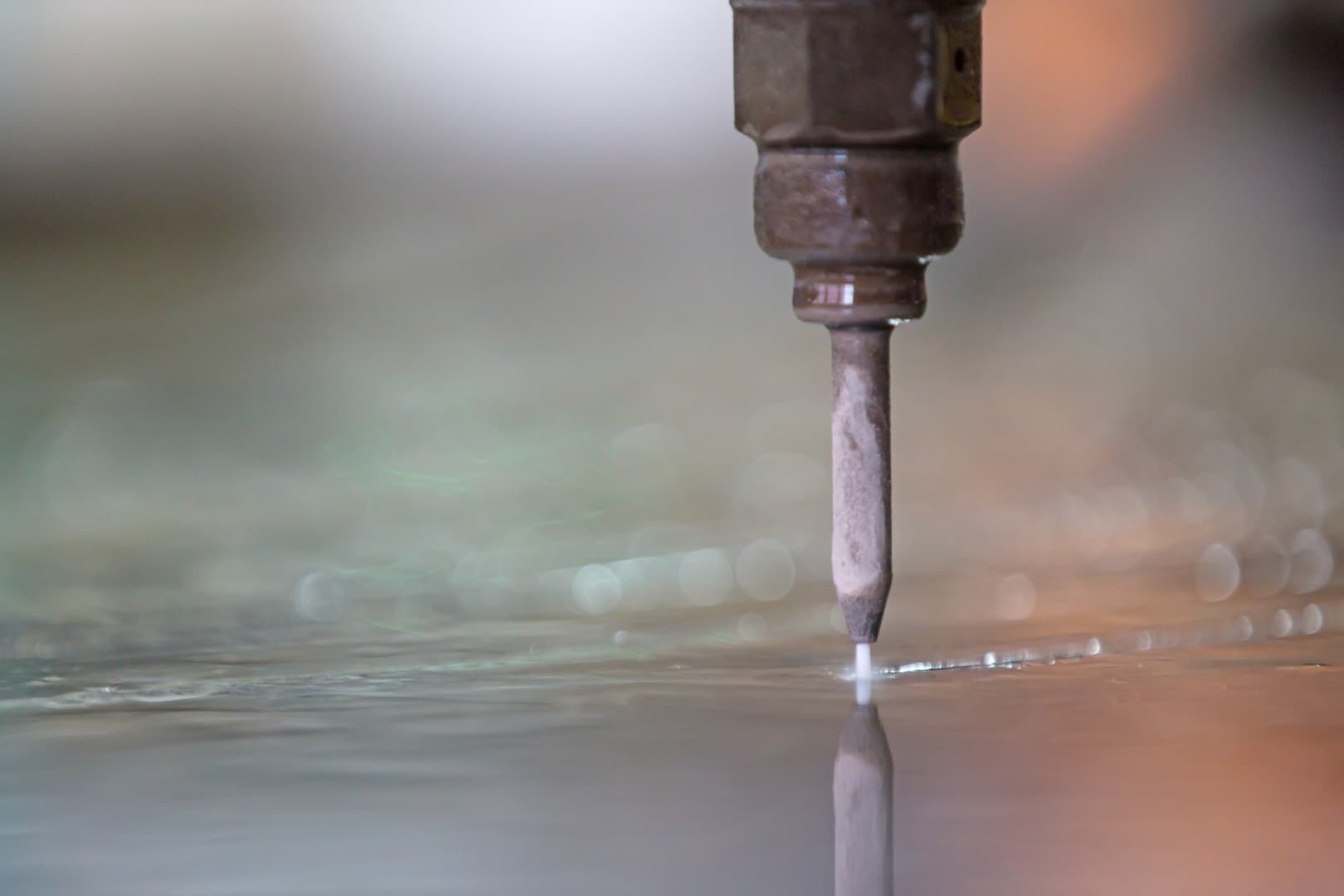 Резка водой металла (гидроабразивная резка): технология и принципы работы