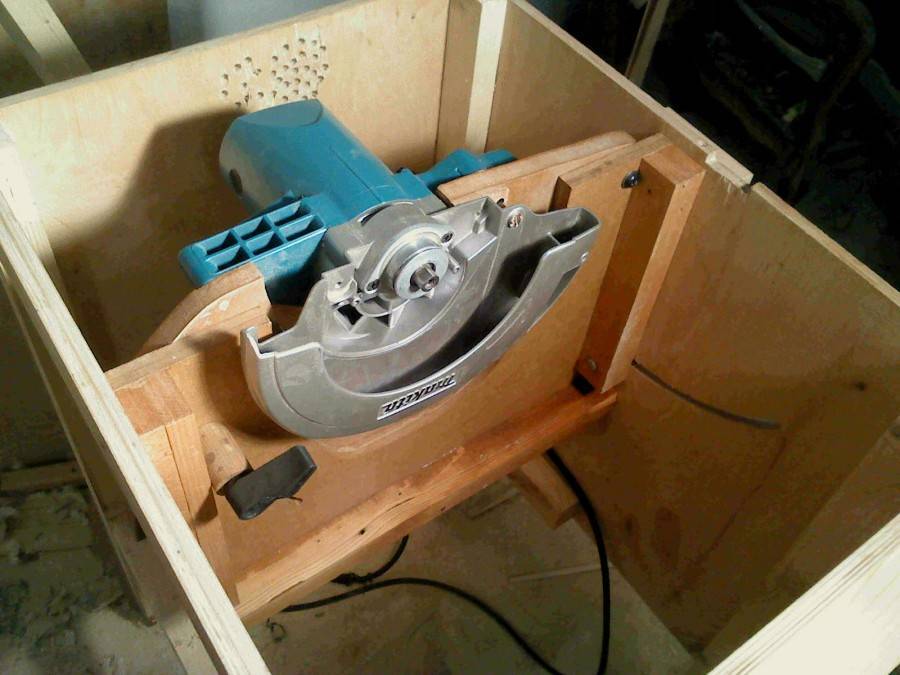 Циркулярка своими руками, сделанная из дисковой пилы или болгарки: ручной мини-станок и стационарная конструкция