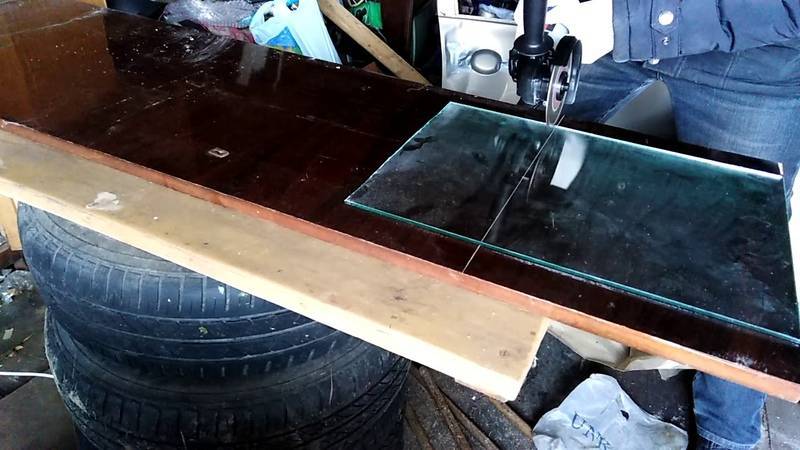 Подробная инструкция: как правильно резать зеркало стеклорезом