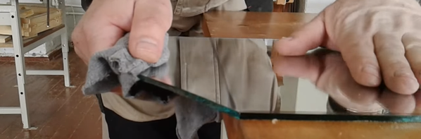 Как резать стекло при помощи стеклореза и без него