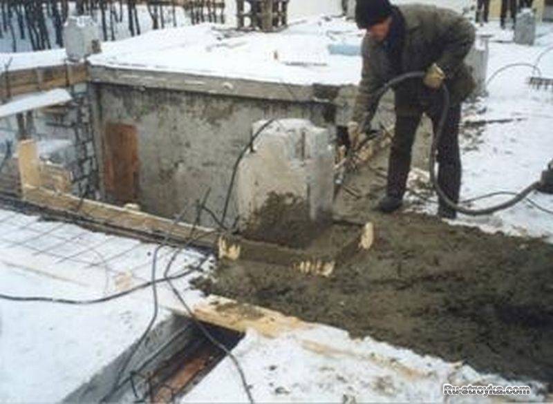 Бетонирование в зимнее время, заливка бетона в мороз: особенности, технология